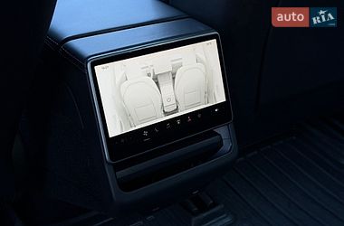 Седан Tesla Model 3 2024 в Львове
