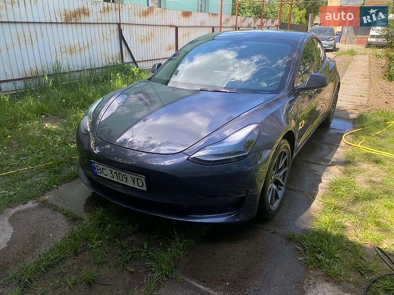 Tesla Model 3 2022