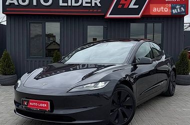 Tesla Model 3 2024