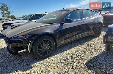 Tesla Model 3  2024