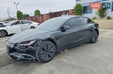 Tesla Model 3  2024