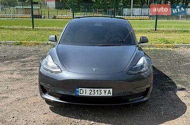 Tesla Model 3  2022