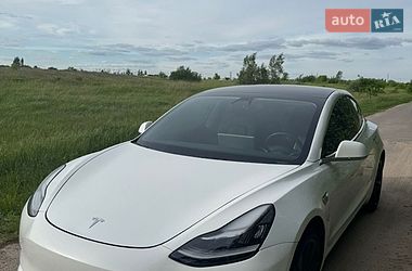 Tesla Model 3  2019