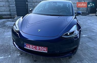 Tesla Model 3  2022