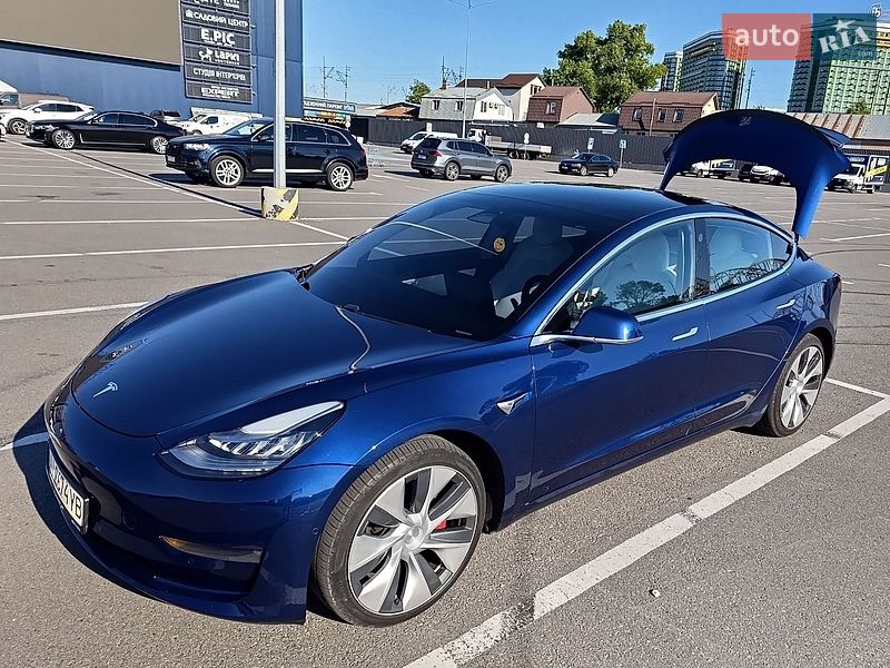Tesla Model 3 2020