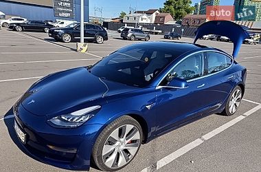 Tesla Model 3  2020
