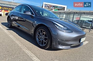 Tesla Model 3  2019