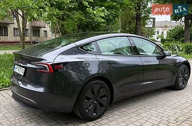 Tesla Model 3  2025