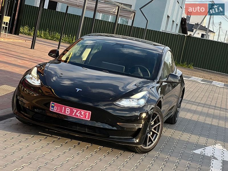Седан Tesla Model 3 2021 в Вінниці