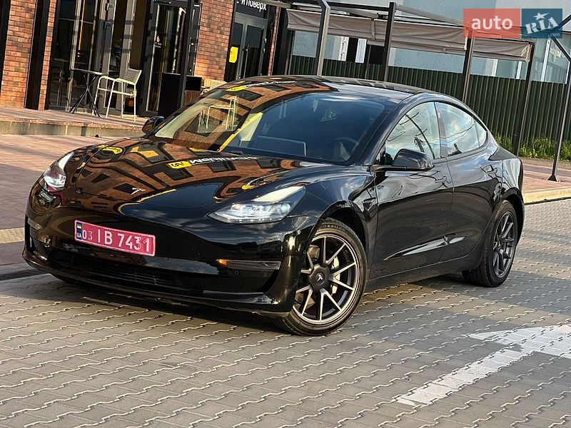 Седан Tesla Model 3 2021 в Вінниці