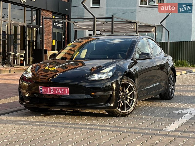 Седан Tesla Model 3 2021 в Вінниці