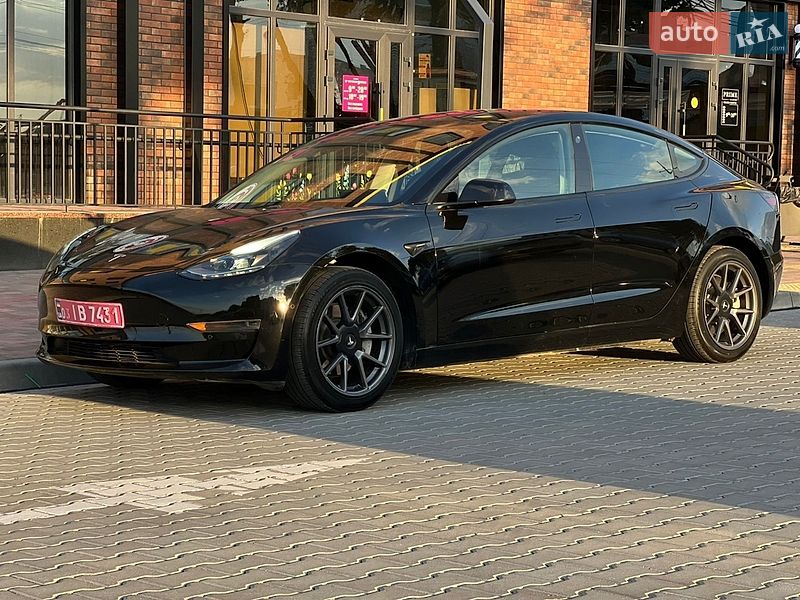 Седан Tesla Model 3 2021 в Вінниці