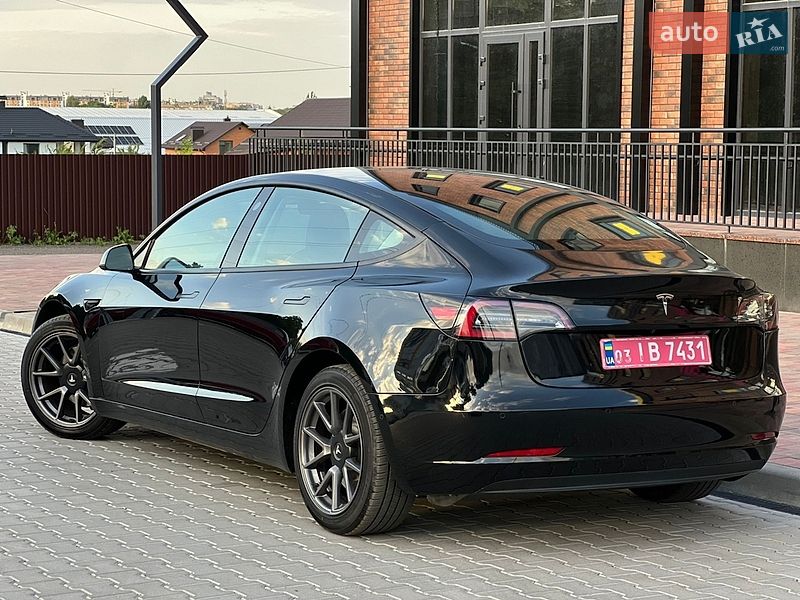 Седан Tesla Model 3 2021 в Вінниці