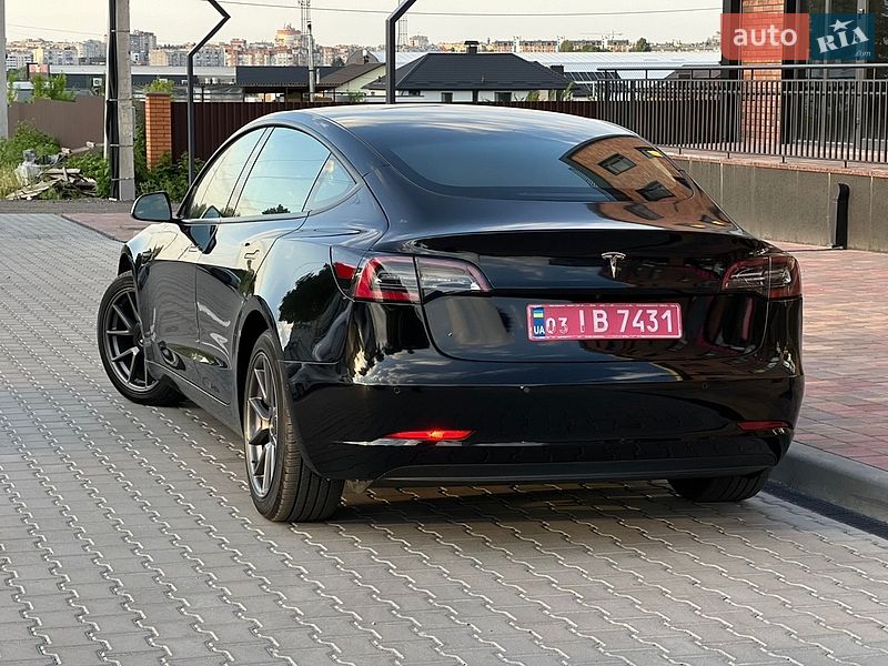 Седан Tesla Model 3 2021 в Вінниці