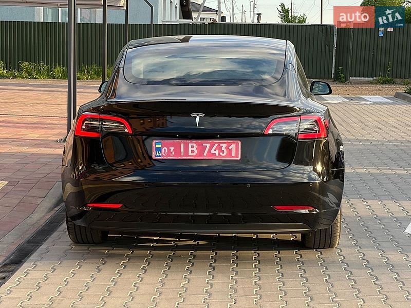 Седан Tesla Model 3 2021 в Вінниці