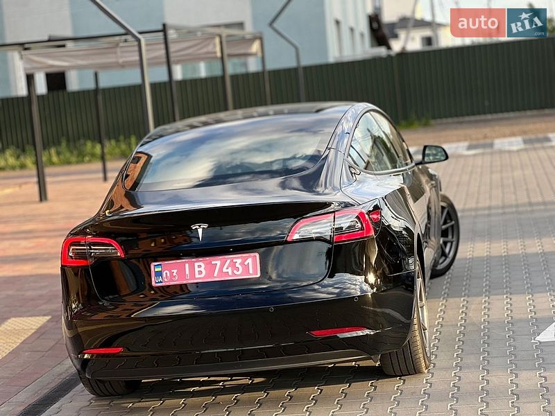 Седан Tesla Model 3 2021 в Вінниці