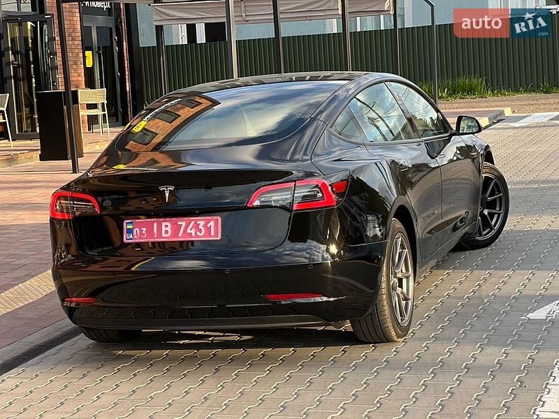 Седан Tesla Model 3 2021 в Вінниці