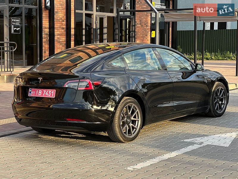 Седан Tesla Model 3 2021 в Вінниці