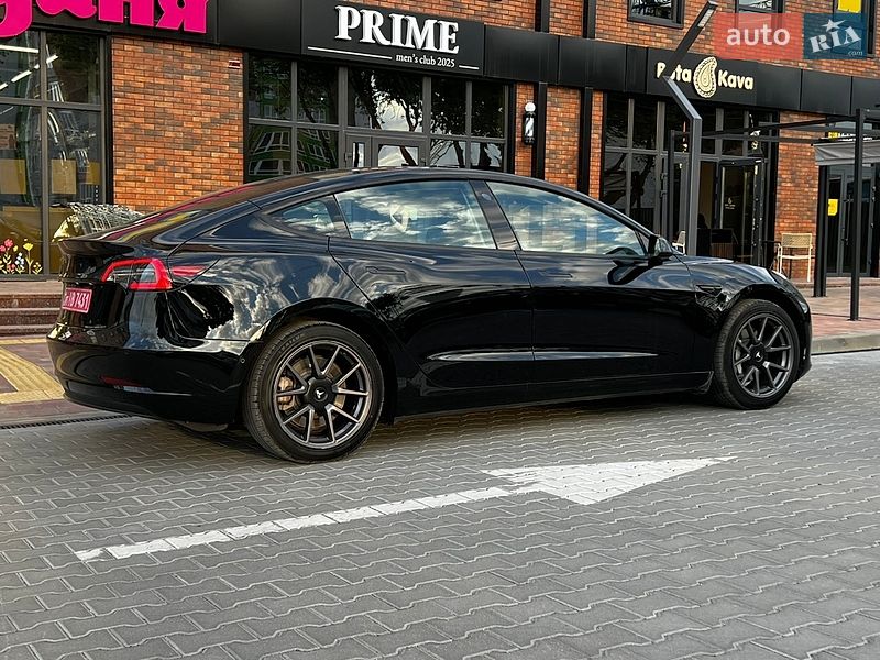 Седан Tesla Model 3 2021 в Вінниці