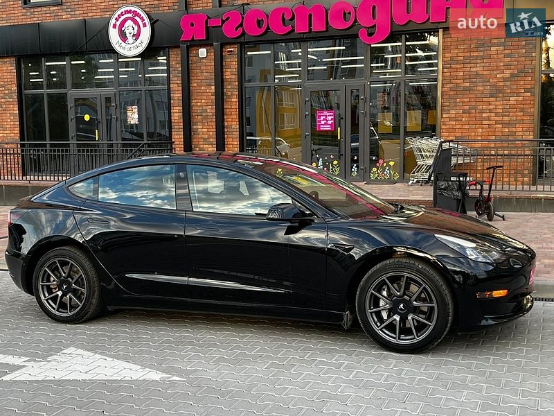 Седан Tesla Model 3 2021 в Вінниці