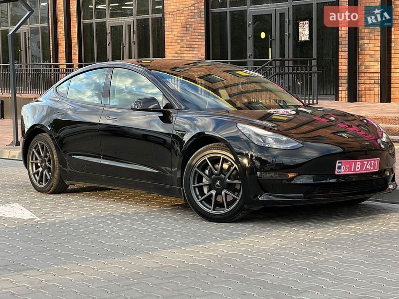 Седан Tesla Model 3 2021 в Вінниці