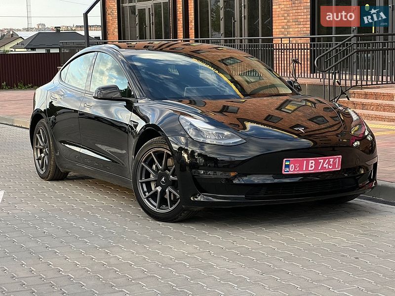 Седан Tesla Model 3 2021 в Вінниці