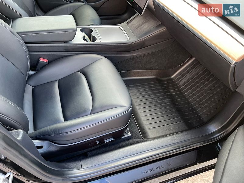 Седан Tesla Model 3 2021 в Вінниці