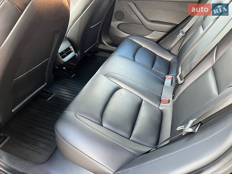 Седан Tesla Model 3 2021 в Вінниці