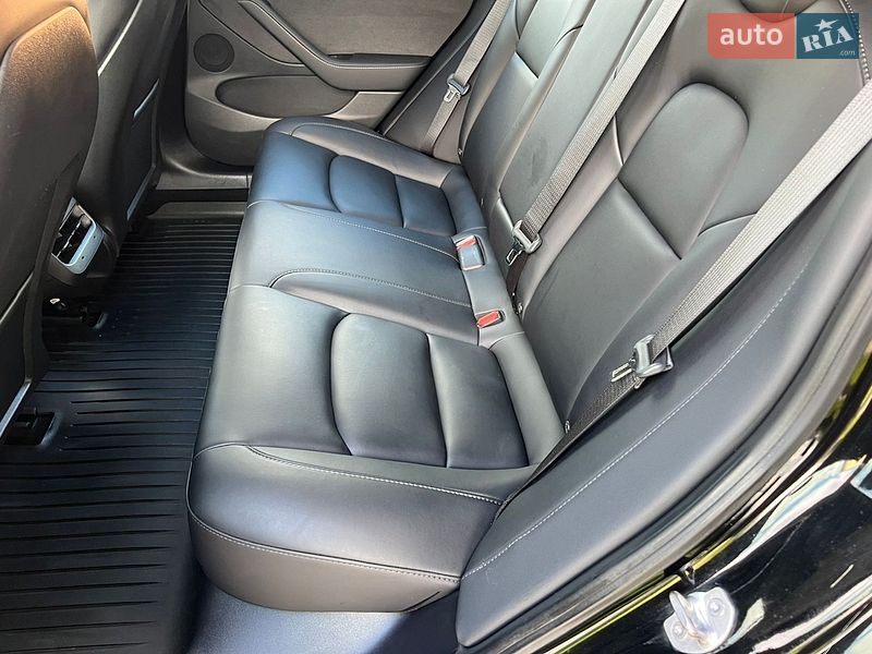 Седан Tesla Model 3 2021 в Вінниці