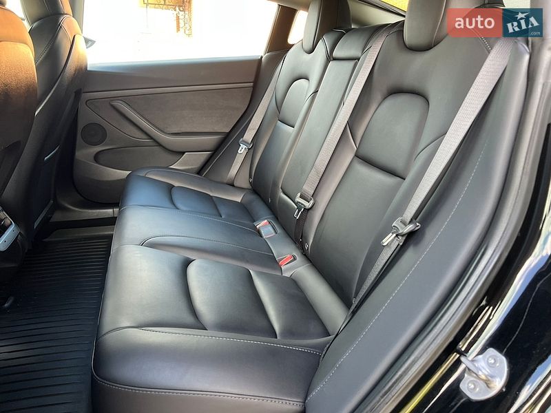 Седан Tesla Model 3 2021 в Вінниці