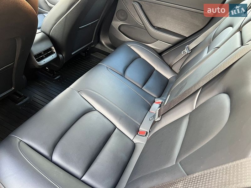 Седан Tesla Model 3 2021 в Вінниці