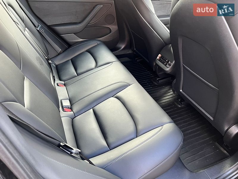 Седан Tesla Model 3 2021 в Вінниці