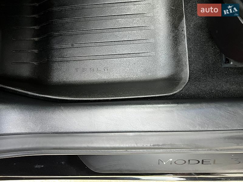Седан Tesla Model 3 2021 в Вінниці