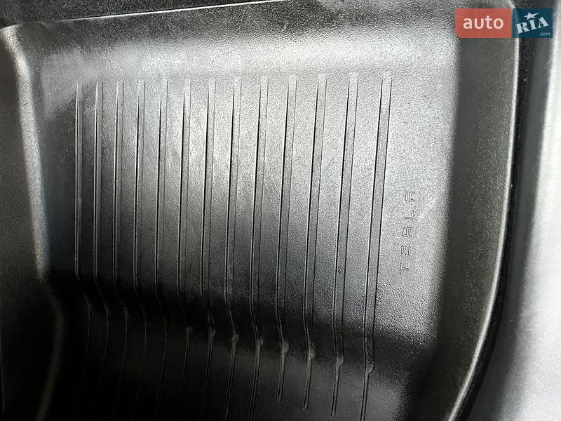 Седан Tesla Model 3 2021 в Вінниці