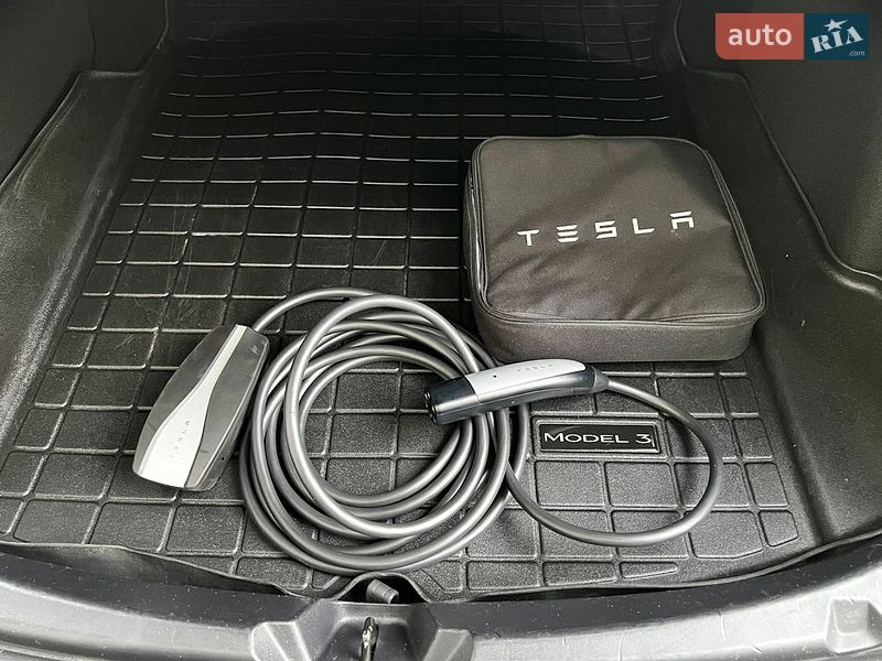 Седан Tesla Model 3 2021 в Вінниці
