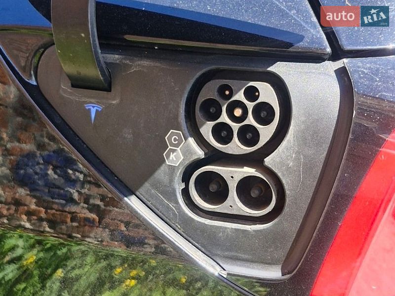 Седан Tesla Model 3 2023 в Хусте