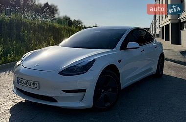 Tesla Model 3  2022