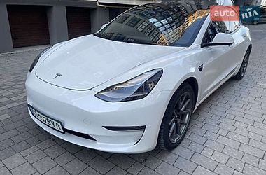 Tesla Model 3  2021