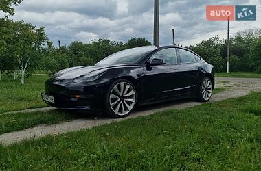 tesla model-3 2018 в Дніпро (Дніпропетровськ) від професійного продавця Єлизавета Мазепа