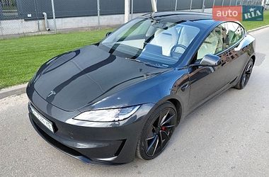 Tesla Model 3  2024