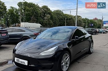 Tesla Model 3  2019