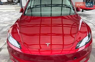 Tesla Model 3  2024