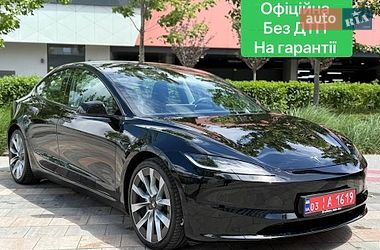 Tesla Model 3  2024