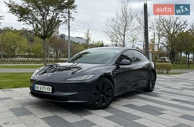 Tesla Model 3  2024