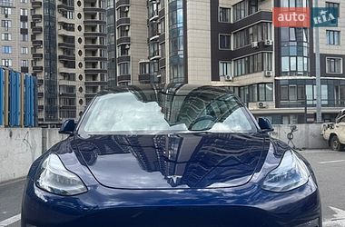 Tesla Model 3  2022