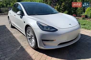 Tesla Model 3  2021