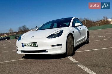 Tesla Model 3  2022