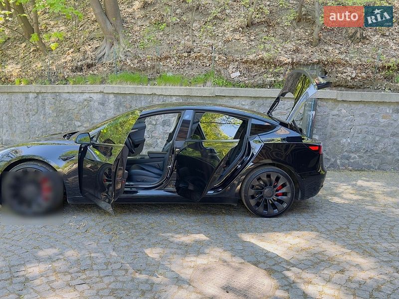 Седан Tesla Model 3 2022 в Києві