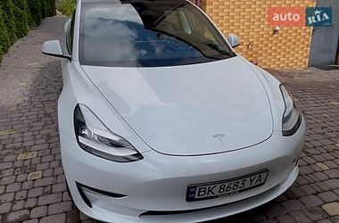Tesla Model 3  2021