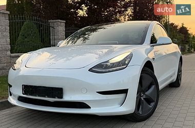 Tesla Model 3  2019